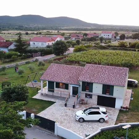 Holiday home Kuca Za Odmor Neli