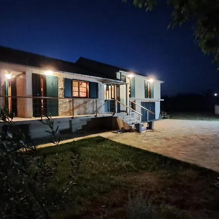 بيت للعطل Kuca Za Odmor Neli Sukošan