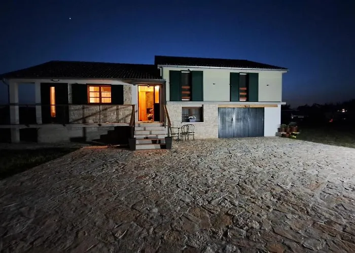 بيت للعطل Kuca Za Odmor Neli Sukošan